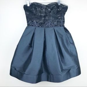Monique Lhuillier size 8 black strapless dress